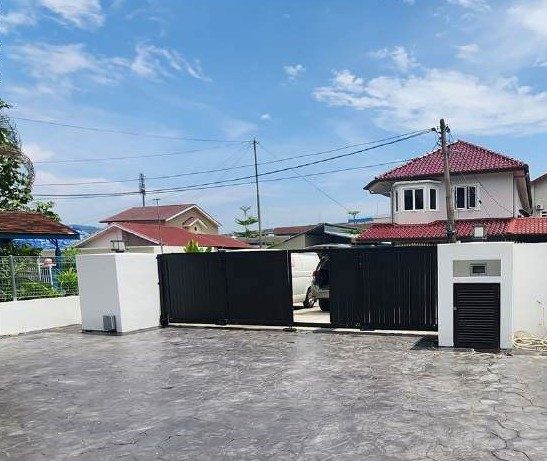 Gate and driveway