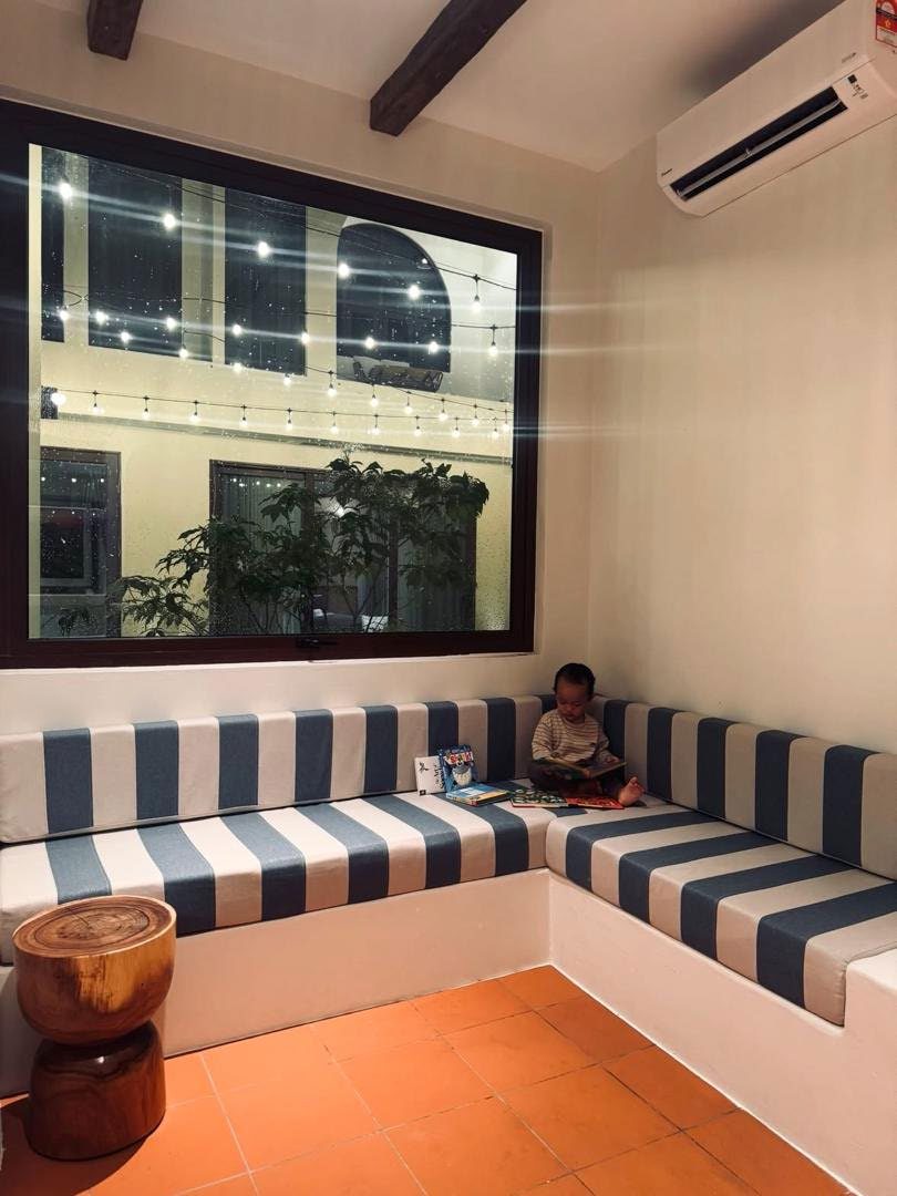 Built-in striped window seat