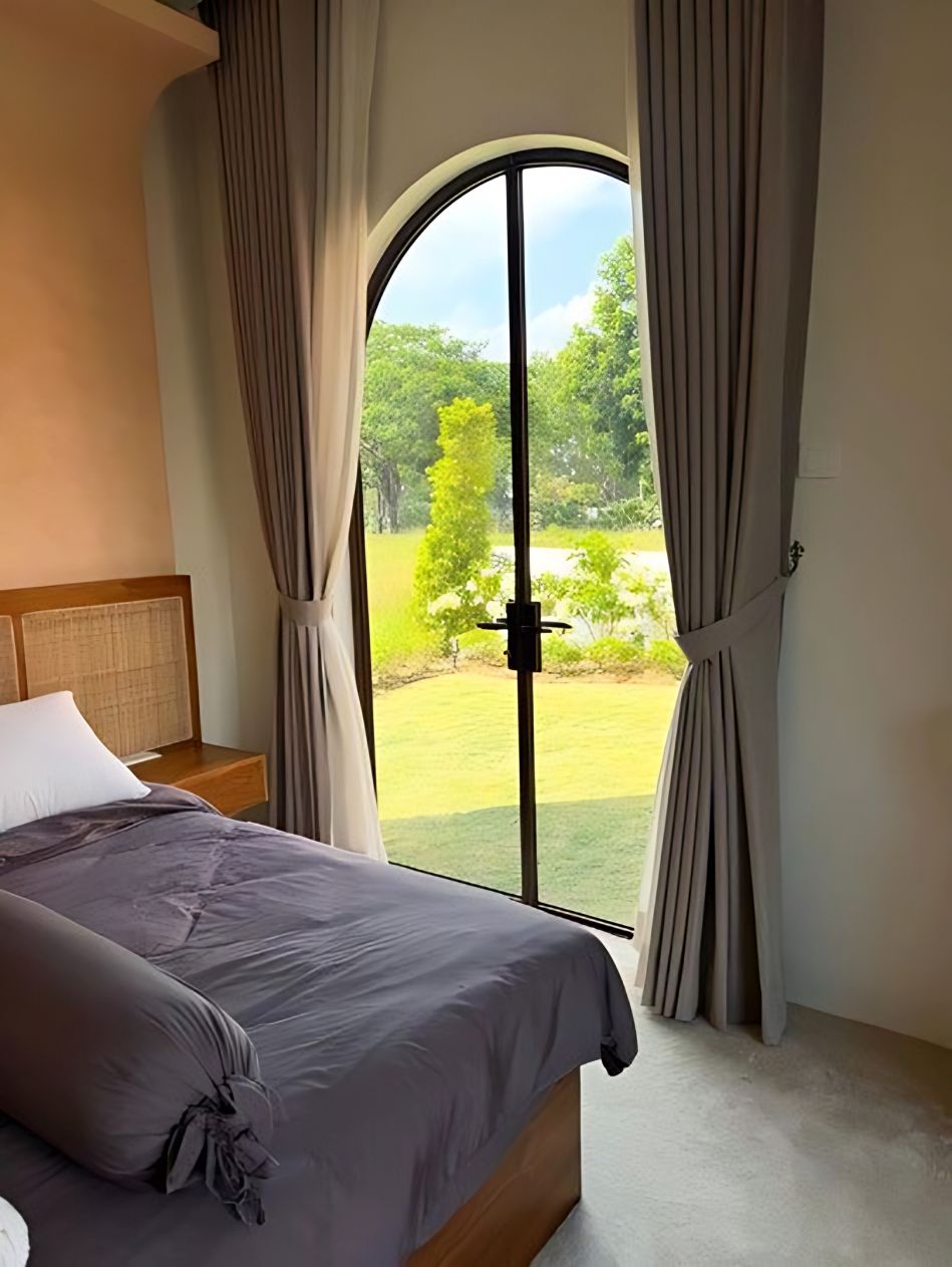 Bedroom with arched window
